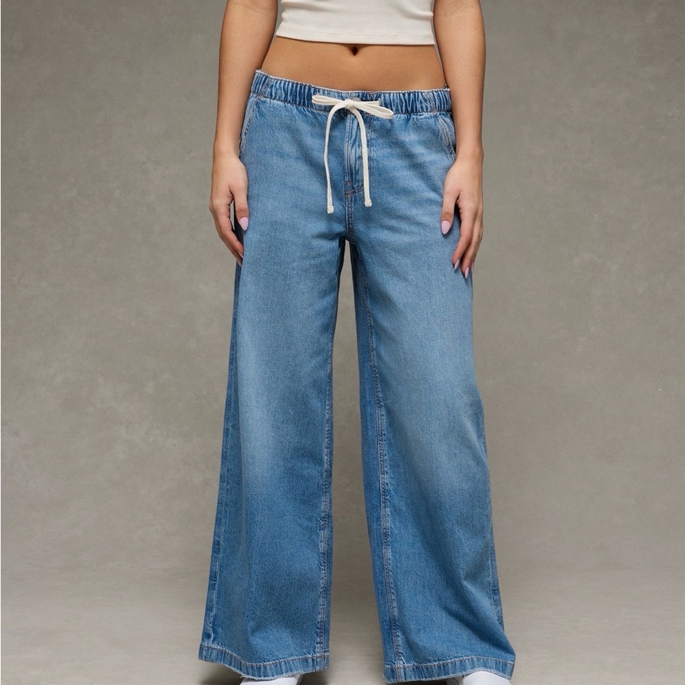 NWT American Eagle Dreamy Drape Strigid Low-Rise Baggy Ultra Wide Leg Jean